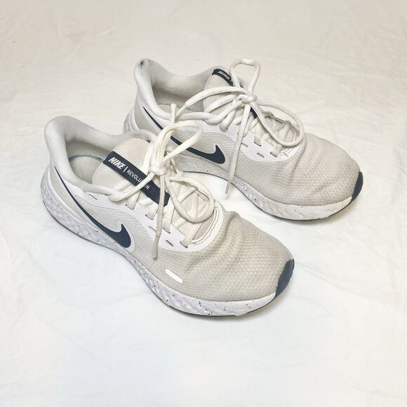 Nike/ Revolution/ Running Shoe/ White-Black/ Women’s SZ 7 - Picture 3 of 13